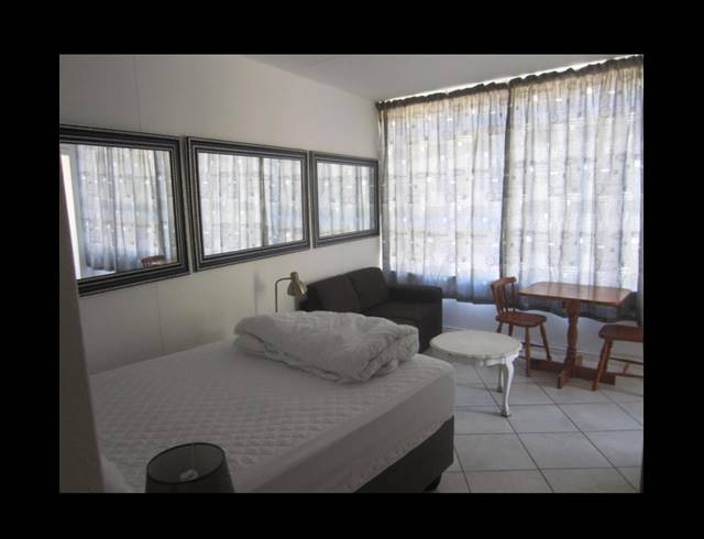 0.5 BEDROOM APARTMENT TO LET IN VREDEHOEK